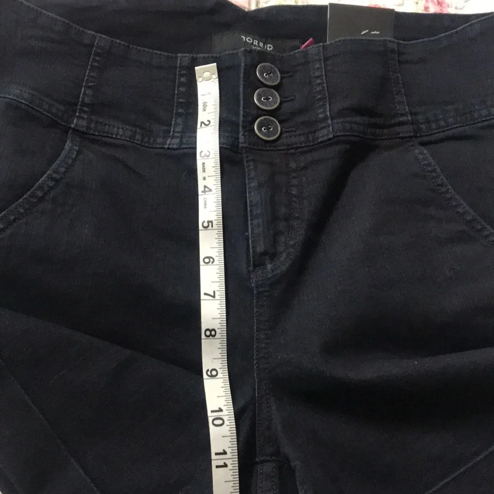 Torrid High-waisted Triple button Jean Shorts - Picture 10 of 13